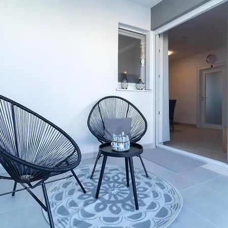 Sea Front Dani With Private Terrace And Private Garden - By Ta Leut Agency 公寓 *