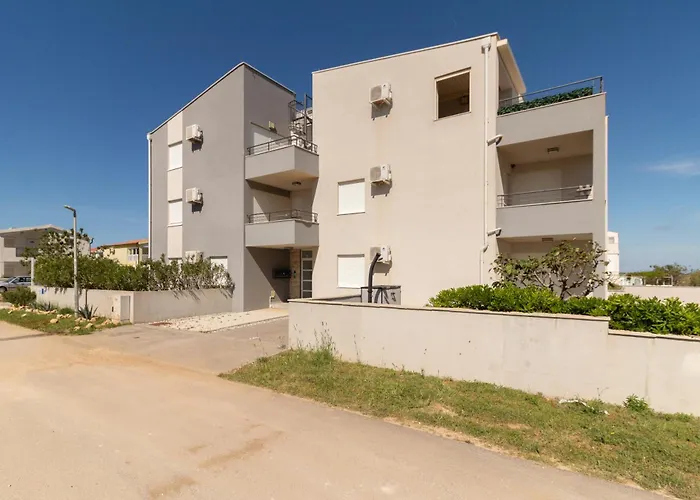 Sea Front Dani With Private Terrace And Private Garden - By Ta Leut Agency * Privlaka (Zadar)