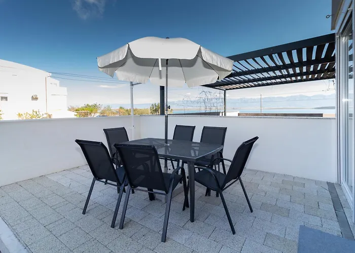 Apartment Sea Front Dani With Private Terrace And Private Garden - By Ta Leut Agency Privlaka (Zadar)