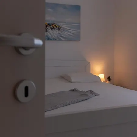 Sea Front Dani With Private Terrace And Private Garden - By Ta Leut Agency Apartment Privlaka (Zadar)