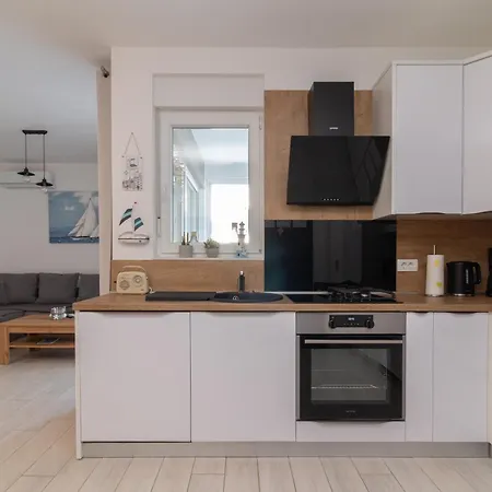 Sea Front Dani With Private Terrace And Private Garden - By Ta Leut Agency Apartment Privlaka (Zadar)