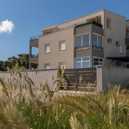 Lägenhet Sea Front Dani With Private Terrace And Private Garden - By Ta Leut Agency