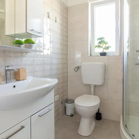 Apartment Sea Front Dani With Private Terrace And Private Garden - By Ta Leut Agency Privlaka (Zadar)