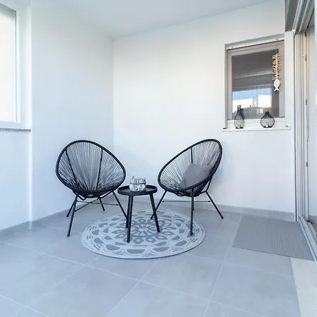 Sea Front Dani With Private Terrace And Private Garden - By Ta Leut Agency *