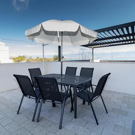 Apartment Sea Front Dani With Private Terrace And Private Garden - By Ta Leut Agency Privlaka (Zadar)