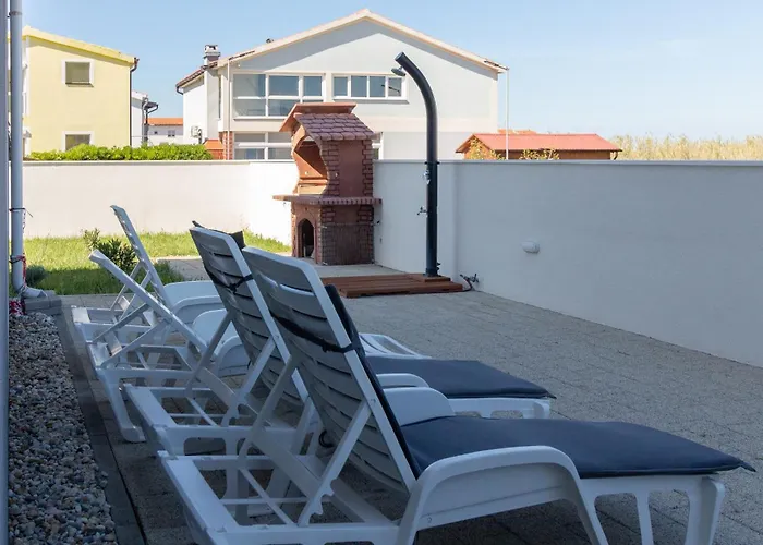 Sea Front Dani With Private Terrace And Private Garden - By Ta Leut Agency Daire