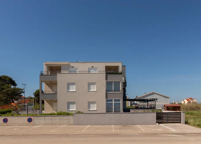 Sea Front Dani With Private Terrace And Private Garden - By Ta Leut Agency Privlaka (Zadar)